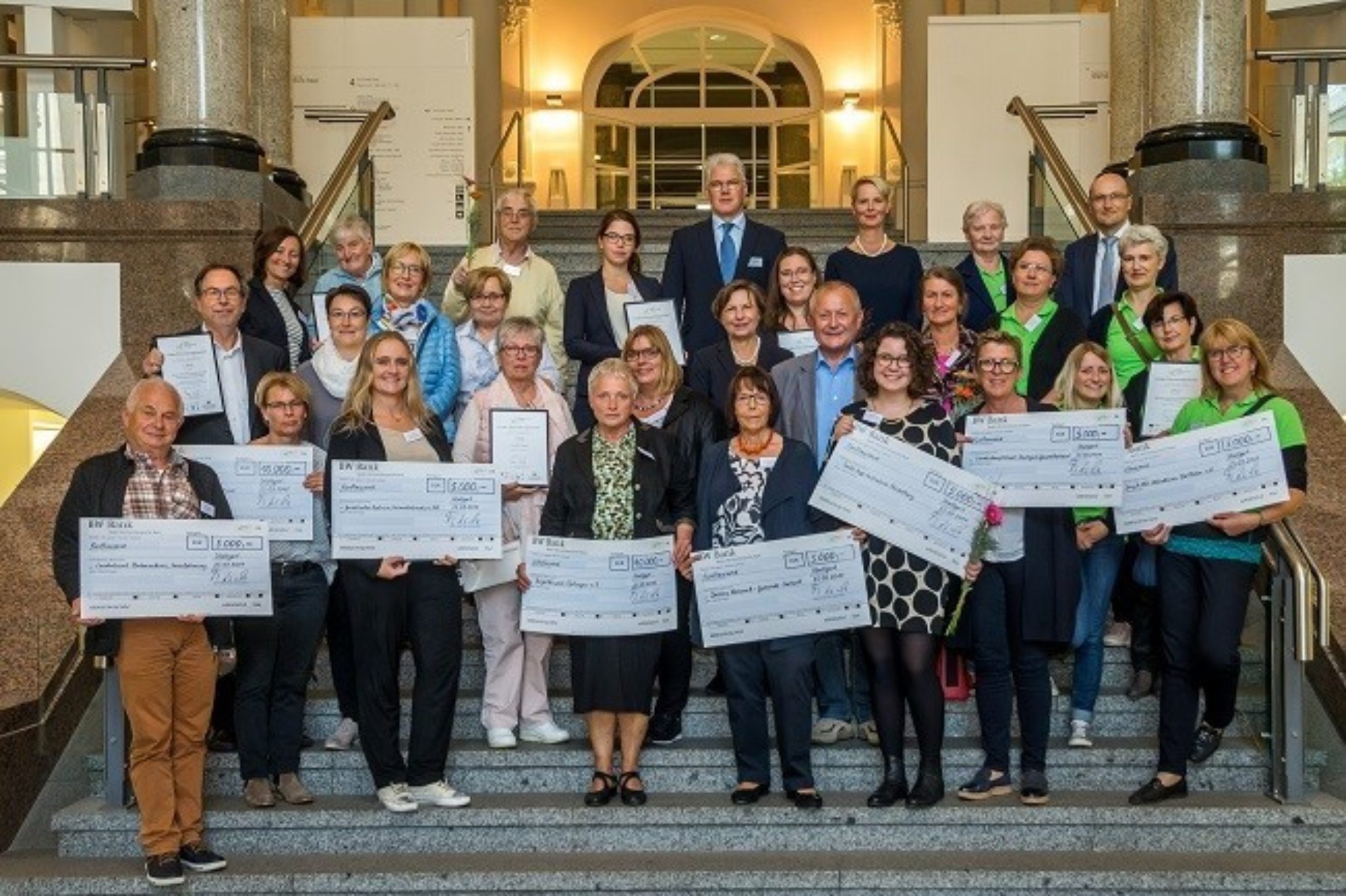 Gruppenbild der Preisträger des Großen Präventionspreises 2017 im Haus der Wirtschaft